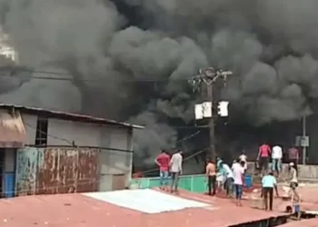 কদমতলীতে গ্যাস লাইটার কারখানায় আগুন, নিহত ৫