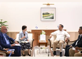 প্রধানমন্ত্রীর সঙ্গে এআইআইবি প্রতিনিধি দলের সাক্ষাৎ