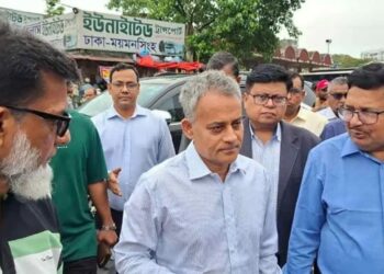 মানুষ স্বস্তিতে নির্ধারিত ভাড়ায় বাড়ি যেতে পারছে: সড়কমন্ত্রী