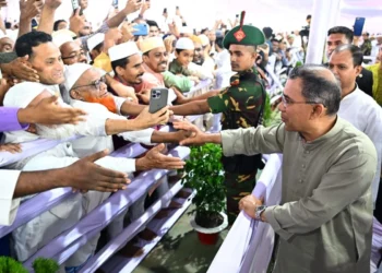 ঈদগাহে মুসল্লিদের সঙ্গে প্রধানমন্ত্রীর শুভেচ্ছা বিনিময়