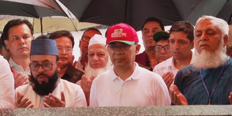 সিলেট পৌঁছেই শাহজালালের মাজার জিয়ারত করলেন প্রধানমন্ত্রী