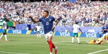 এমবাপ্পের জোড়া গোলে জয় দিয়ে বিশ্বকাপ যাত্রা শুরু ফ্রান্সের