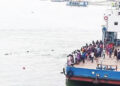 দৌলতদিয়া ফেরিঘাটে আবারও যাত্রীবাহী বাস পড়ল পদ্মা নদীতে