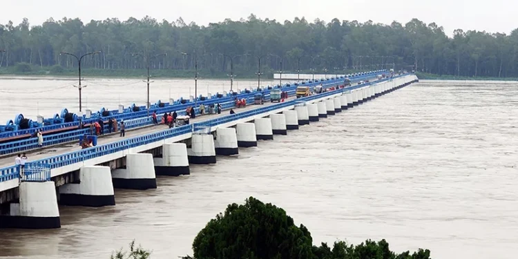 তিস্তার পানি বিপৎসীমার ওপরে, বন্যার আশঙ্কা