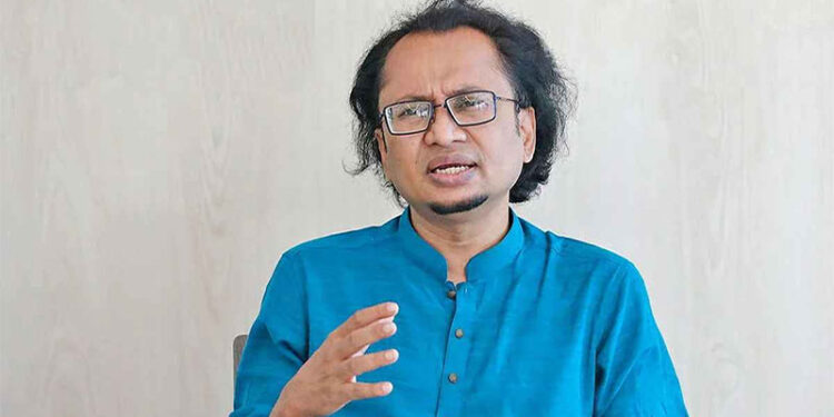 দিল্লিতে প্রবেশে বাধা, ঢাকার পথে প্রধানমন্ত্রীর তথ্য উপদেষ্টা