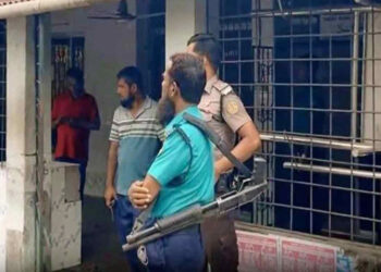 খুলনায় মসজিদে ২ মুসল্লিকে গুলি