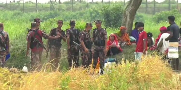 সীমান্তে বিজিবি জনগণ সতর্ক