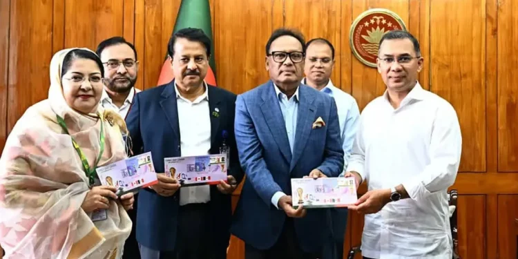 বিশ্বকাপ উপলক্ষ্যে ১০ টাকা মূল্যমানের স্মারক ডাকটিকিট উন্মোচন