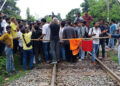 রাজশাহীতে রেলপথ অবরোধ, ট্রেন চলাচল বন্ধ