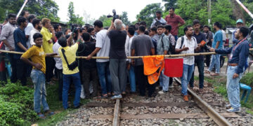রাজশাহীতে রেলপথ অবরোধ, ট্রেন চলাচল বন্ধ