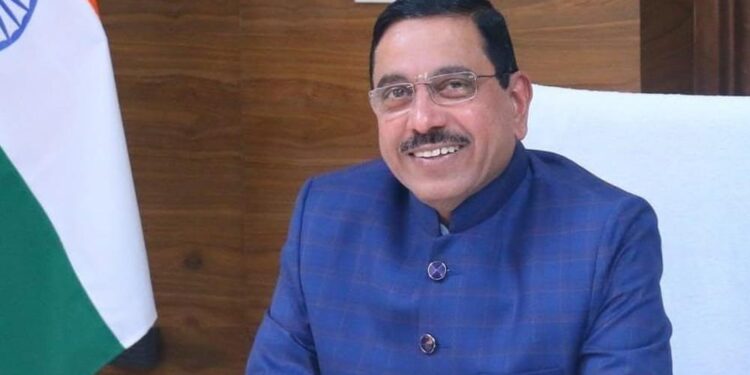 ভারতের নতুন কেন্দ্রীয় শিক্ষামন্ত্রী হলেন প্রহ্লাদ জোশী