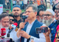 নিজ এলাকার বন্যার্তদের কাছে ক্ষমা চাইলেন স্বরাষ্ট্রমন্ত্রী