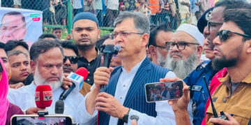 নিজ এলাকার বন্যার্তদের কাছে ক্ষমা চাইলেন স্বরাষ্ট্রমন্ত্রী