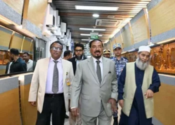 খামেনির জানাজায় অংশ নিতে ইরানের পথে স্পিকার