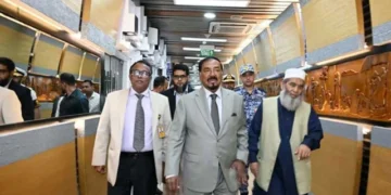 খামেনির জানাজায় অংশ নিতে ইরানের পথে স্পিকার