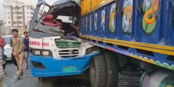 চাঁদপুরে বাস-ট্রাক সংঘর্ষে নিহত ৩, আহত ১৫