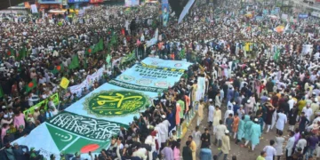 জশনে জুলুসে লাখো মানুষের ধ্বনিতে ‘ইয়া নবী সালাম আলাইকা’