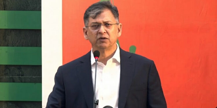 দিল্লিতে শেখ হাসিনার রাজনৈতিক তৎপরতার দায় ভারত এড়াতে পারে না: স্বরাষ্ট্রমন্ত্রী