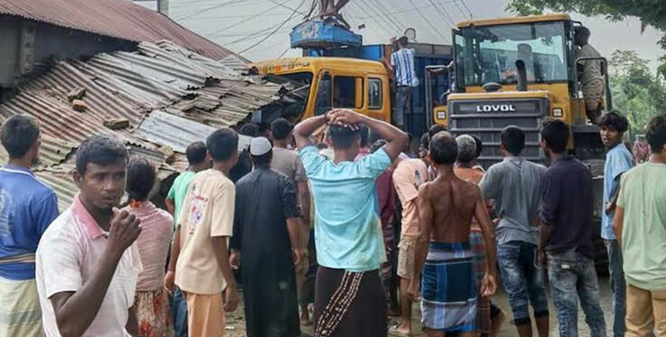 লালমনিরহাটে ট্রাক-অটোরিকশা সংঘর্ষে নিহত ৩, আহত ৫