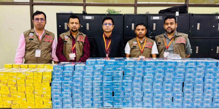 শাহজালালে ৩ যাত্রীর ব্যাগ থেকে ৬৩১ কার্টন সিগারেট জব্দ