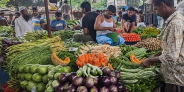 নিত্যপণ্যের বাজারে আগুন