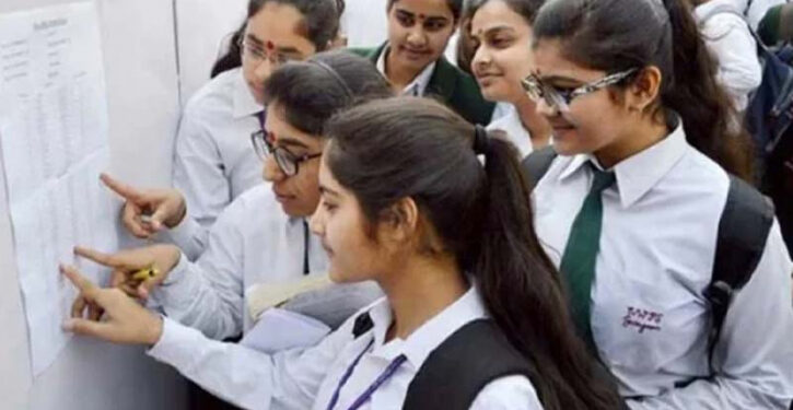 পিছিয়ে গেল এইচএসসি পরীক্ষার ফল প্রকাশ