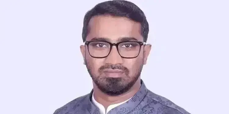 একটি দলের প্রধান নেতা প্রকাশ্যে চুমু দেওয়ার সংস্কৃতি চালু করেছেন: রাশেদ খাঁন