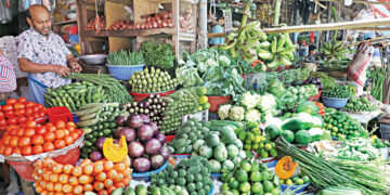 সবজির বাজার চড়া, মাছ-মুরগিতে আগুন