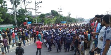থামছে না শ্রমিক বিক্ষোভ, পোশাক কারখানায় ছুটি